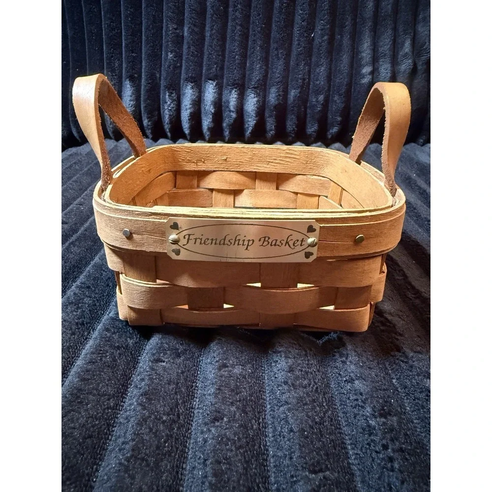 Longaberger 1989 Friendship Basket (w/ 2 leather ears)